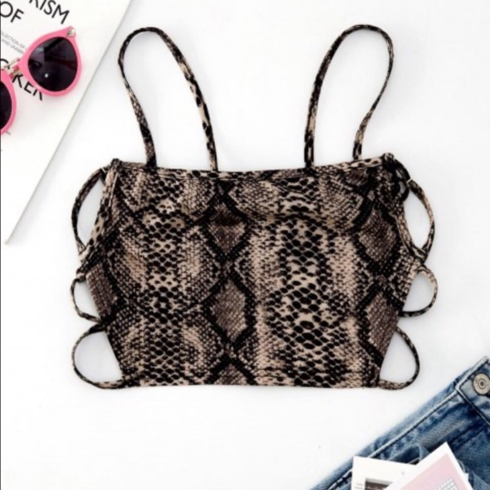 ZAFUL Open Back Snake Print Crop Top